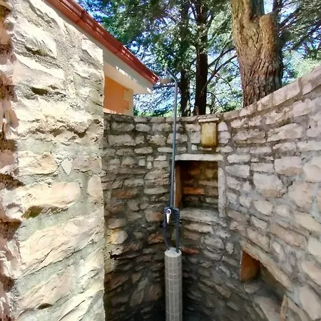 Nature, Memories And Garden Shower At Casa Del Castello Villa Castel Del Monte (Apulia)